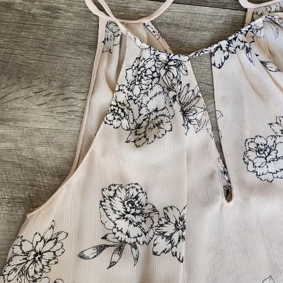 Lush Cream and Black Floral Top - Picture 2 of 4